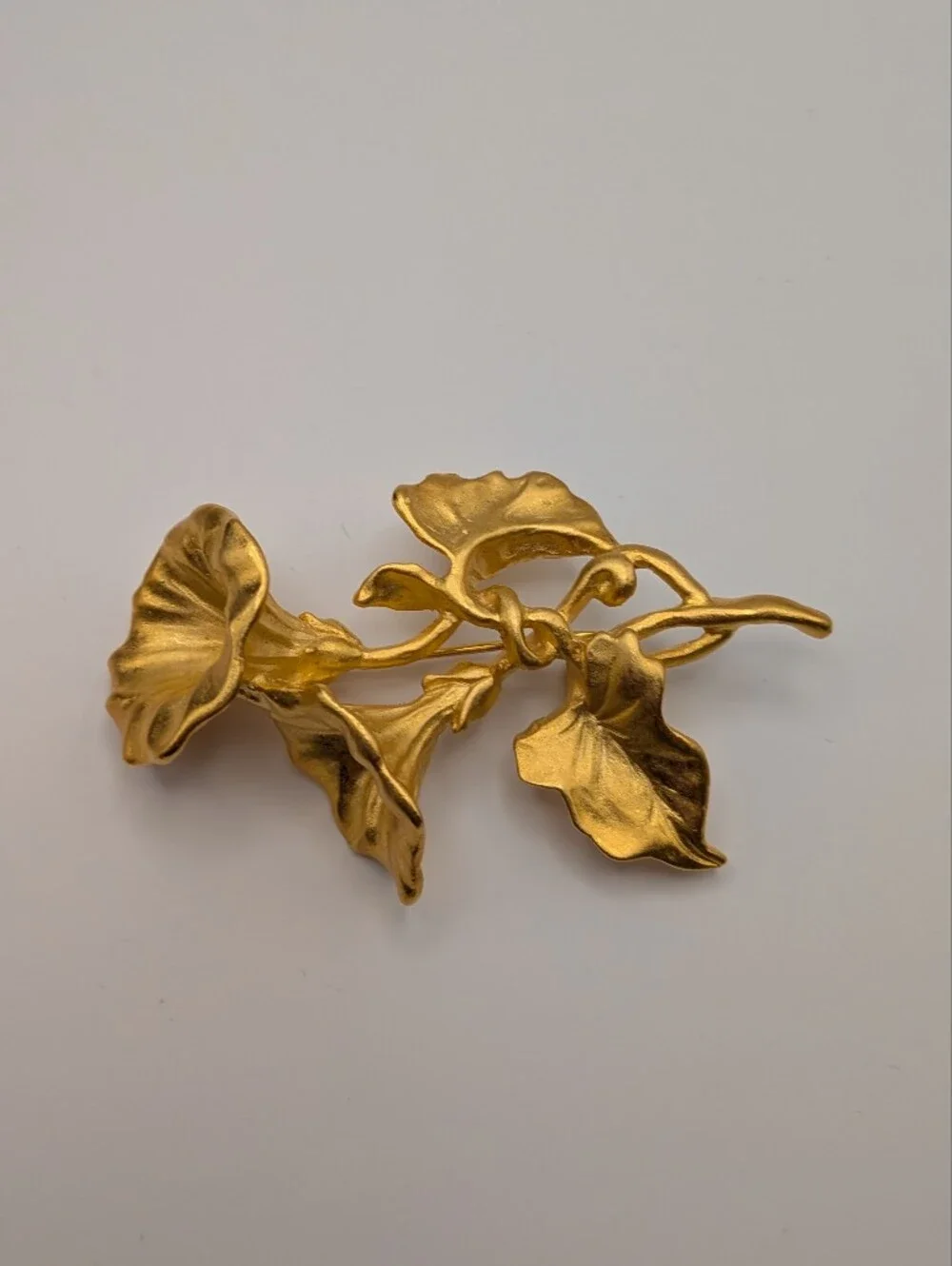 Vintage Jacqueline Ferrar Gold Toned Nightshade Floral Leaf Pin Brooch